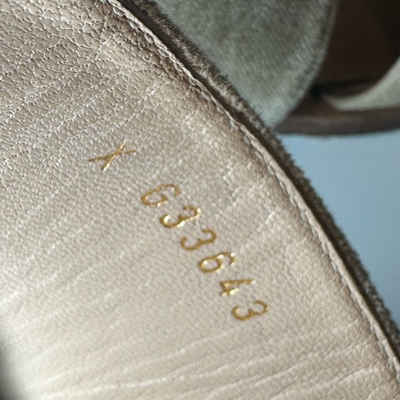 CHANEL
Beige Velvet CC Chain Flat Sandals Size 38C - Picture 2 of 6